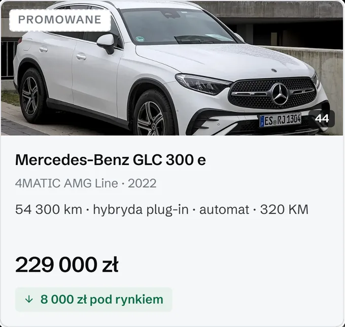 A listing card in Invenza: a Mercedes-Benz GLC 300 e, 4MATIC AMG Line from 2022, 54 300 km, plug-in hybrid, automatic, 320 KM, priced at 229 000 zl with a green tag reading 8 000 zl pod rynkiem, meaning 8 000 zl below market.